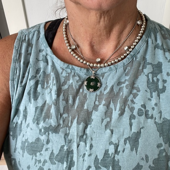 Womens short clear, crystal necklace set on silver wire - Picture 4 of 4